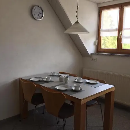 Schütz In Apartment *
